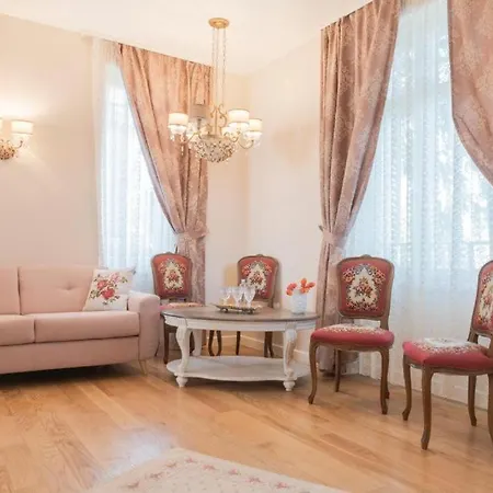 Rozalia Garden Gate Couette-café