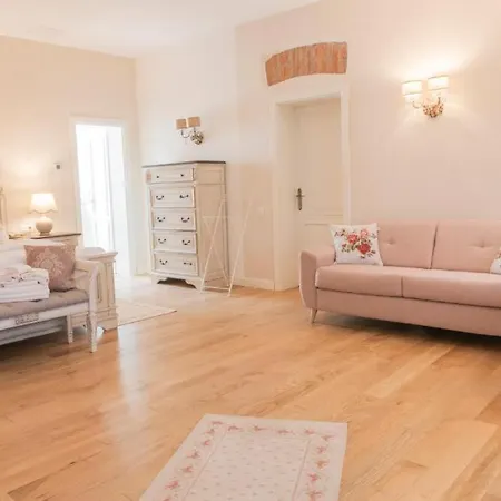 Rozalia Garden Gate Couette-café 3*